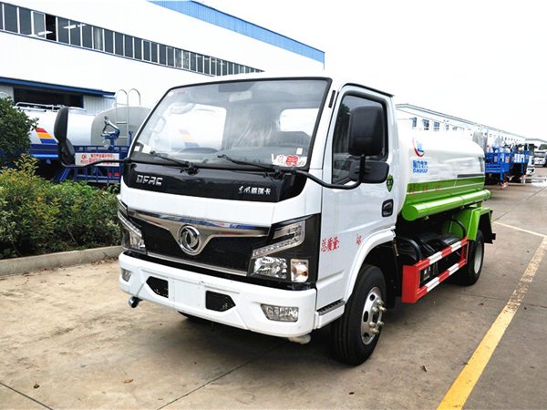 國(guó)六東風(fēng)小多利卡5方灑水車(chē)